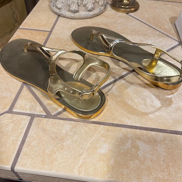 Stuart Weitzman - Picture 2 of 5